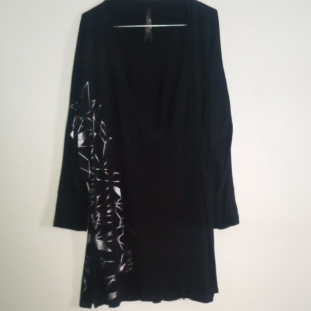 Melissa McCarthy Black with Silver Designs Top